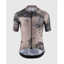 Achetez dès à présent le Maillot Assos Mille GT S11 Space Trip chez Franscoop !