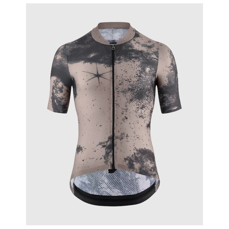 Achetez dès à présent le Maillot Assos Mille GT S11 Space Trip chez Franscoop ! Achetez dès à présent le Maillot Assos Mille GT S11 Space Trip chez Franscoop !