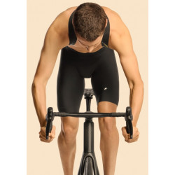 Le cuissard Assos EQUIPE R Spring Fall Bib Shorts S11 est disponible dès maintenant en magasin !