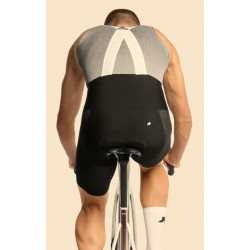 Le cuissard Assos MILLE GT Men's Indoor Bib Shorts S11 est disponible dès maintenant en magasin !