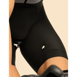 Le cuissard Assos MILLE GT Men's Indoor Bib Shorts S11 est disponible dès maintenant en magasin !