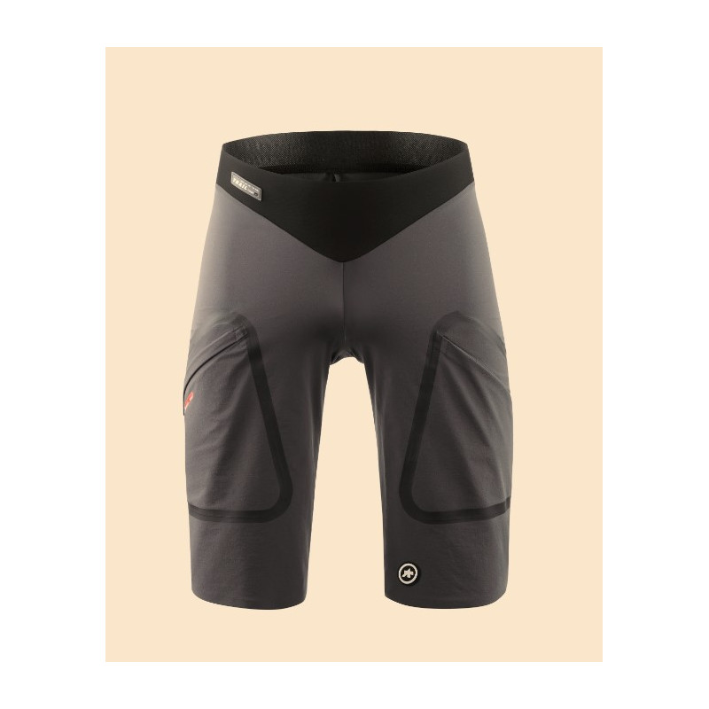 Le cuissard Assos TRAIL TACTICA Cargo Shorts T3 est disponible dès maintenant en magasin !