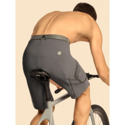 Le cuissard Assos TRAIL TACTICA Cargo Shorts T3 est disponible dès maintenant en magasin !