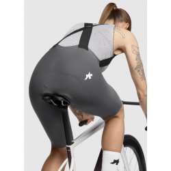 Le cuissard Assos DYORA R Bib Shorts S11 est disponible dès maintenant en magasin !