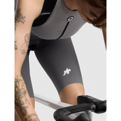 Le cuissard Assos DYORA R Bib Shorts S11 est disponible dès maintenant en magasin !