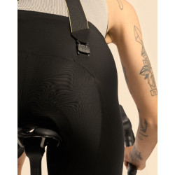 Le cuissard Assos UMA GTV Bib Shorts S11 est disponible dès maintenant en magasin !