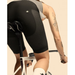Le cuissard Assos MILLE GT Women's Indoor Bib Shorts S11 est disponible dès maintenant en magasin !