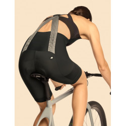 Le cuissard Assos TACTICA Kieskäfer women's gravel Bib Shorts T5 est disponible dès maintenant en magasin !