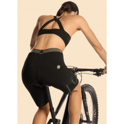 Le cuissard Assos Trail Tactica Women's Cargo Shorts T3 est disponible dès maintenant en magasin !