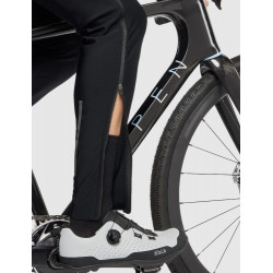 Le cuissard Assos TACTICA Thermo Pants T5 est disponible dès maintenant en magasin !